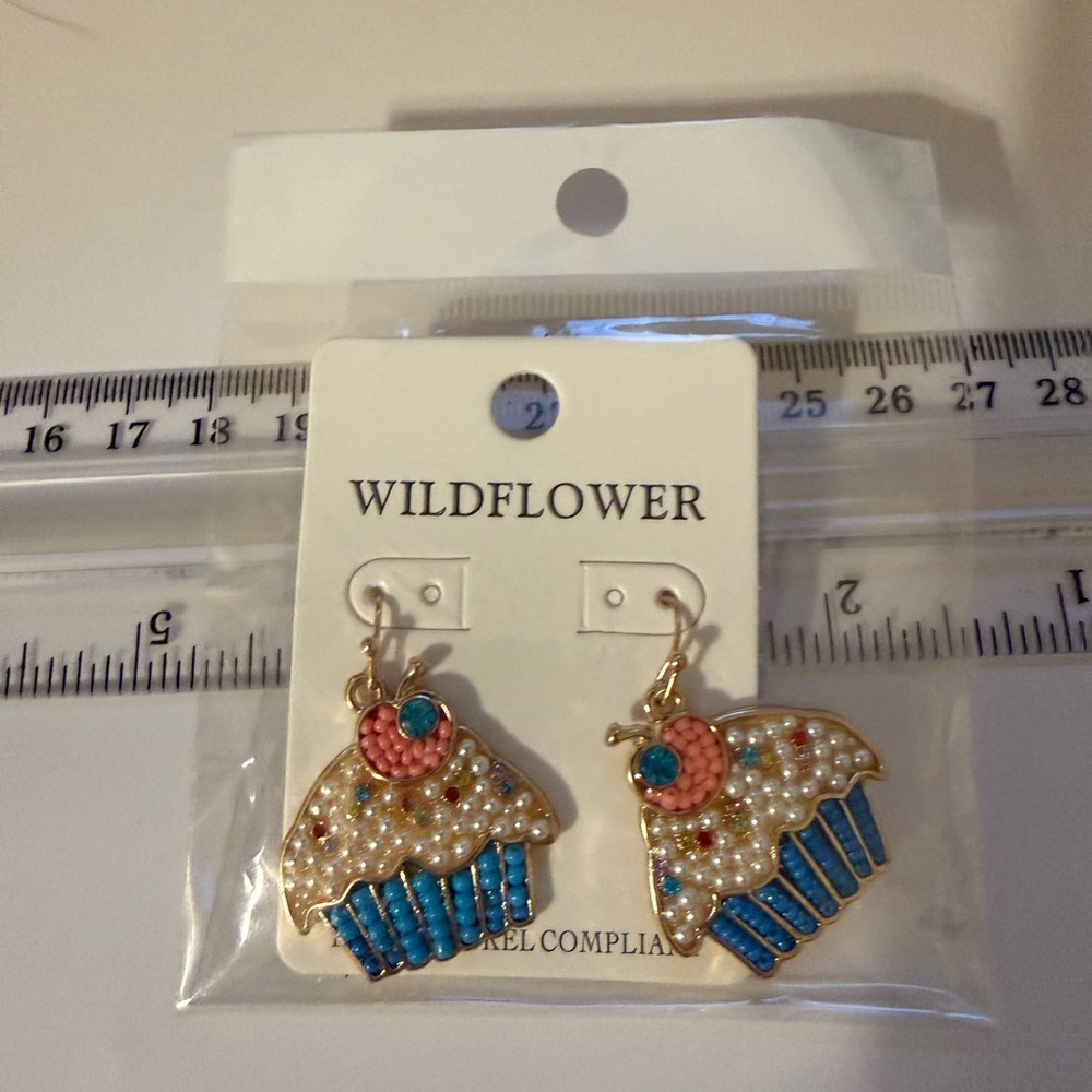 Gold Textured‎ Earrings - Picture 4 of 4